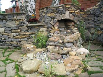Использование натурального камня в дизайне сада