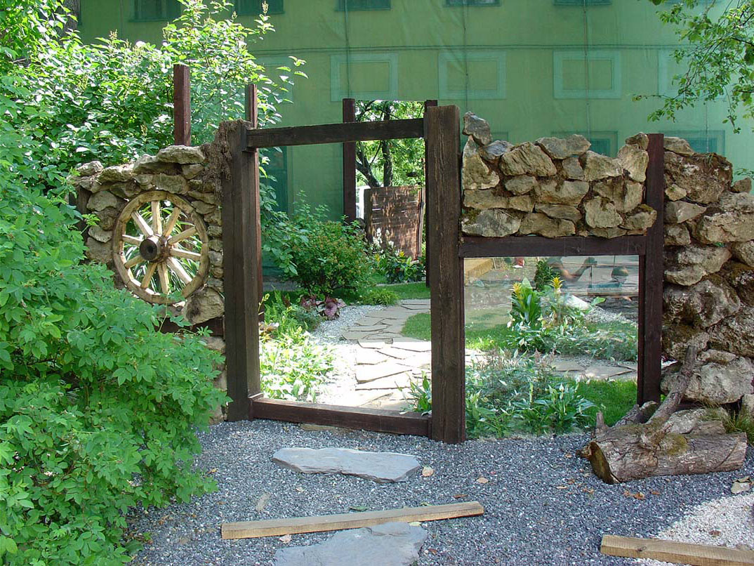 Зеркальный декор сада — 5 дизайнерских советов от специалистов
