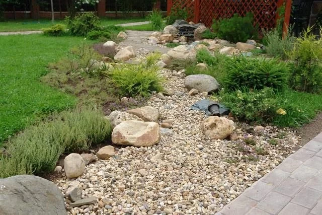 Сухой ручей на участке